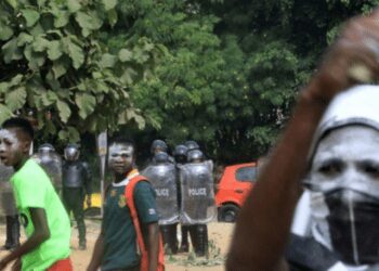 Police in riot gear try to quell unrest. Image credit: Reuters