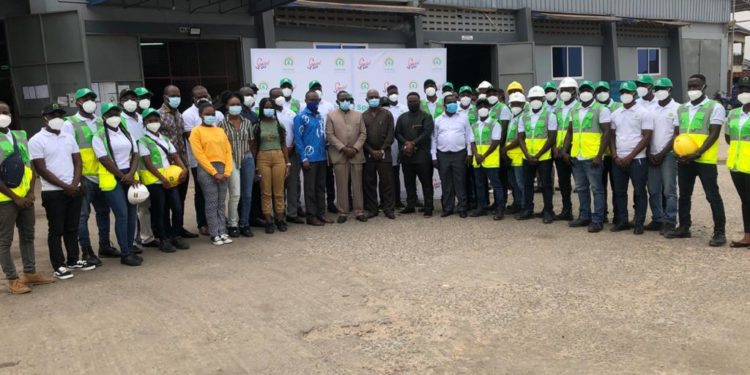 A group picture of dignitaries and technical team of SunPower