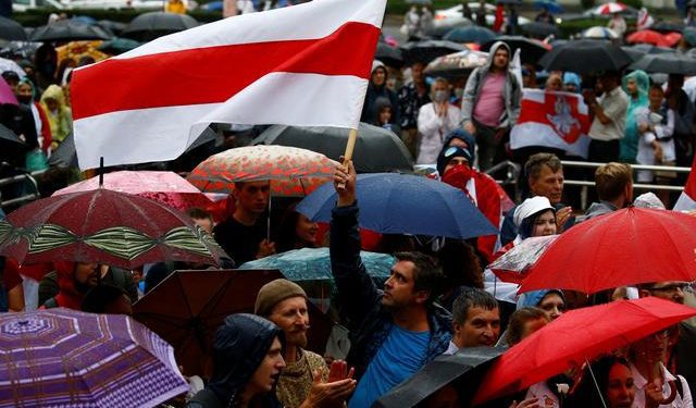Teachers lead rally of protesters. Image credit: Reuters