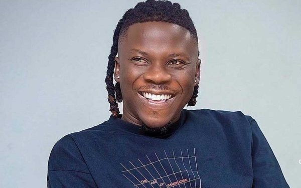 Black stars Grammy Ghanaian dancehall superstar, Livingstone Etse Satekla, popularly known as Stonebwoy, has shown his loyal fans his other side of looking cool.