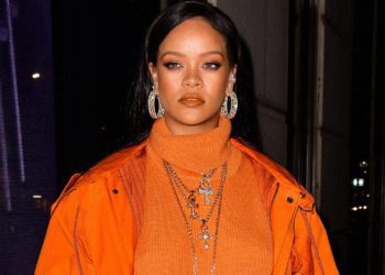 Robyn Rihanna Fenty has officially been declared a billionaire by Forbes magazine. The Barbadian singer and fashion designer has become the wealthiest female musician in the world.