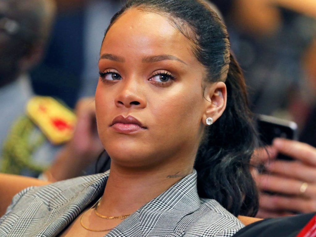 RIHANNA SLAMMED WITH LAWSUIT 2 rir ft