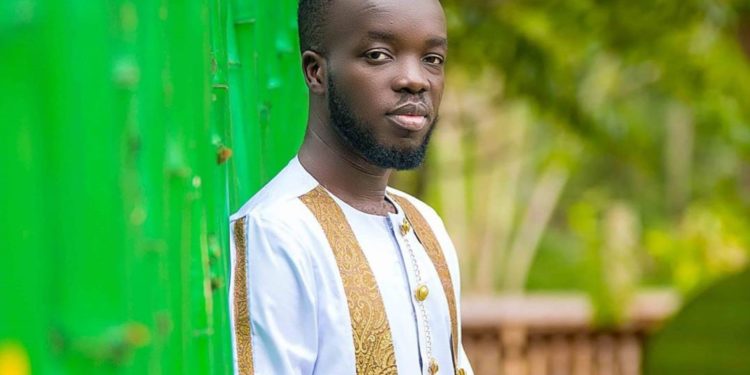 Kwabena Akwaboah Junior, popularly known as Akwaboah, has revealed that gospel musicians aren't united as they make it seem in the eye of the public.