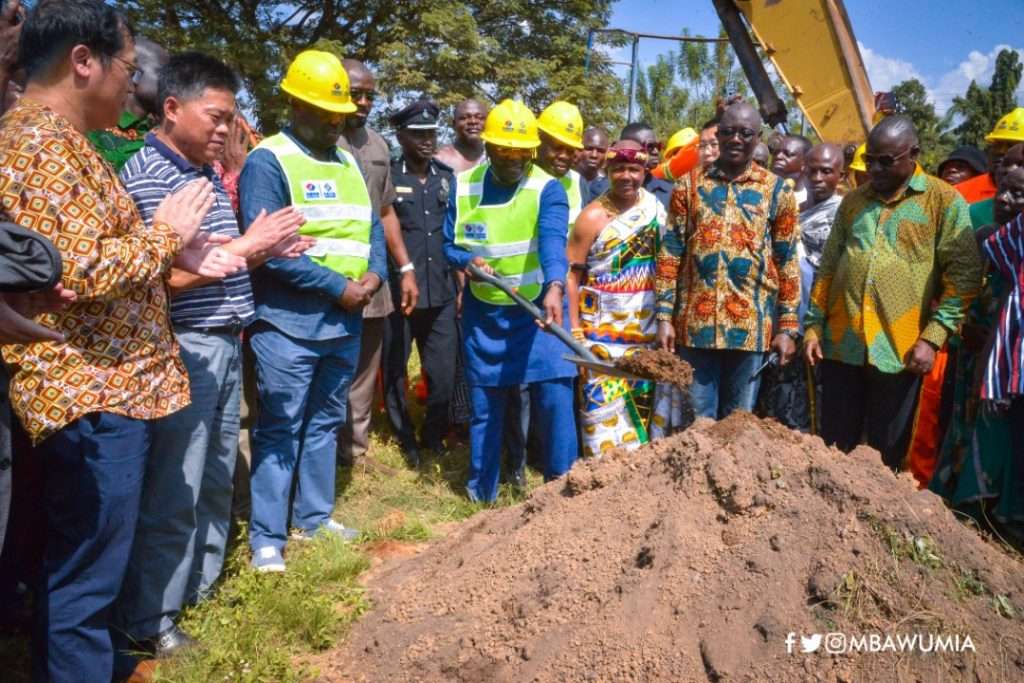 Bawumia cutting sod 1024x683 1