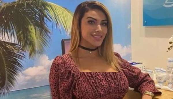 Woman who married herself is now divorcing herself after "meeting someone else" 3 263481 2937135 updates