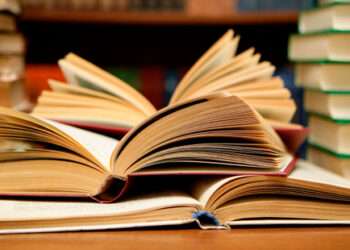 No link Between Academic Research And The Industrial Revolution Ghana Seeks, Economist 2 BOOKS