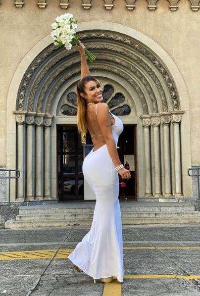 Woman who married herself is now divorcing herself after "meeting someone else" 2 Cris1