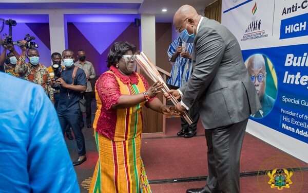 President Akufo-Addo has expressed the need for government to ensure the enactment of a law to ensure public office holders are held accountable.
