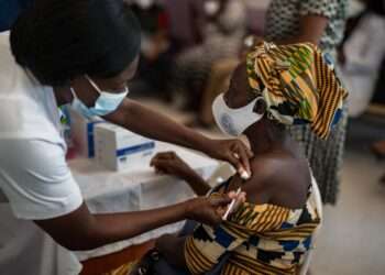 Dr. Michael Owusu, a Virologist with the Kumasi Center for Collaborative Research in Tropical Medicine (KCCR), has disclosed that the newly detected Omicron variant of Covid-19 has the potential of penetrating any country and population to cause a massive wave, irrespective of a country’s closure of its land or air borders.