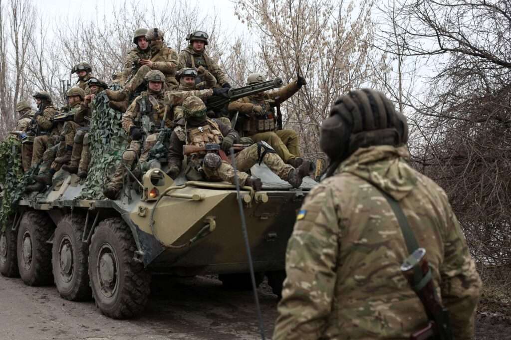 220224 lugansk ukraine troops mb 1258