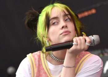 Billie Eilish stopped her Atlanta concert to give a fan asthma inhaler before appearing to shade Travis Scott and his deadly Astroworld Festival tragedy.