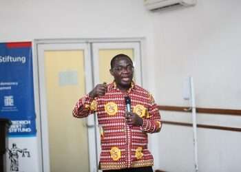 DDirector of Research at the Trade Union Congress, Dr Kwabena Otoo, has called for an integrated salary structure for all public sector workers in the country.