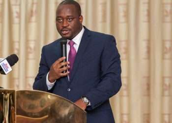 An economist and political risk analyst, Theo Acheampong, has described as unproductive the frantic move by Ghanaians yet to re-register their SIM cards with their Ghana card.