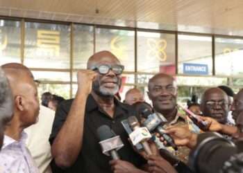 President of the Ghana Union Traders Association (GUTA), Dr Joseph Obeng, has called on government to articulate a policy direction to stabilize the exchange rate, depreciation and reduce the monetary policy rate in the budget statement.