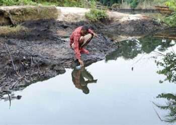 <strong>Nigerian Farmers Get $16 million Compensation from Shell Over Oil Damage</strong> 2 Nigerian Farmers Get $16 million Compensation from Shell Over Oil Damage