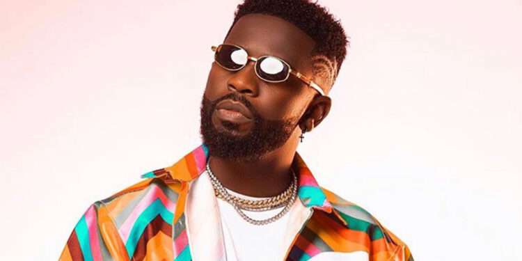 Bisa Kdei advises against many friends