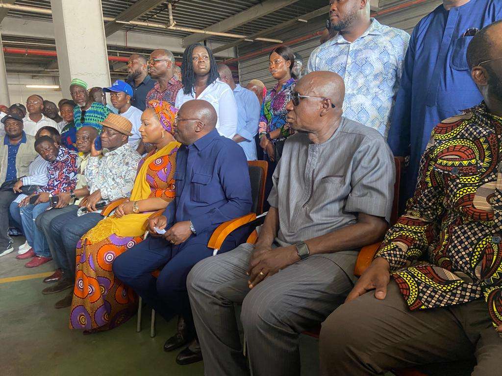 <strong>Kejetia Market Fire: Govt Pledges To Support Affected Traders</strong> 2 Bawumia in Kejetia Market 1