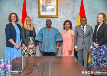 Vice President Dr Mahamudu Bawumia and team from Global Mercy Ship.
