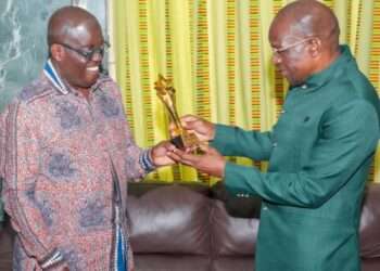 Speaker of Ghana’s Eighth Parliament, Rt. Honourable Alban Sumana Kingsford Bagbin receiving the award from Dr Eric Osae, Director-General of the Internal Audit Agency (IAA), during a ceremony at Parliament House