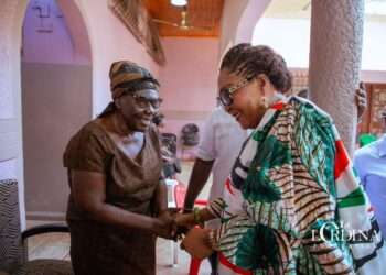 Mrs Lordina Mahama exchanging pleasantries at the Manhyia Palace during her visist