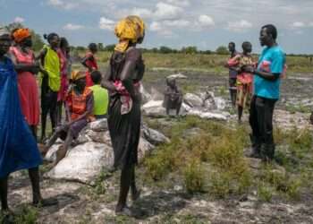 In Rupchai (Unity State), South Sudan, people collect food which was dropped from an airplane
