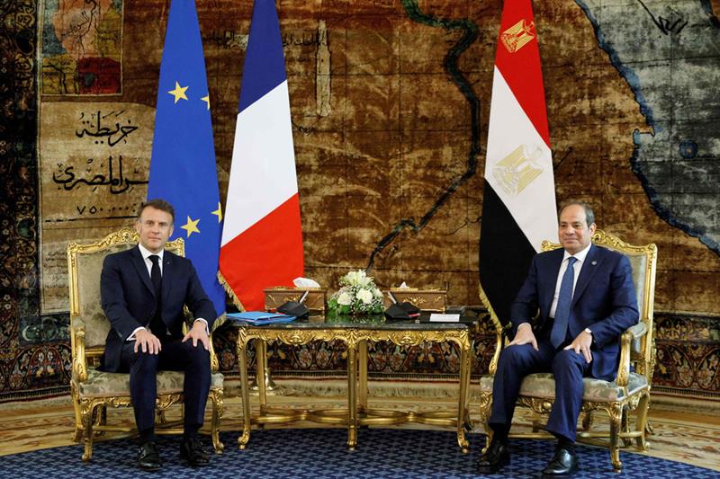 Egypt'S President Abdel Fattah al-Sisi (R) receives French President Emmanuel Macron at the Presidential Palace in Cairo on April 7, 2025 as Macron Calls For Gaza Ceasefire During Egypt Visit	