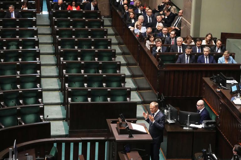 Tusk To Face Confidence Vote 3 AA1GuRae
