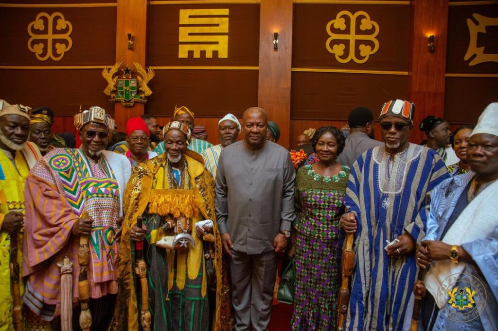 Mahama with Ya Na 1