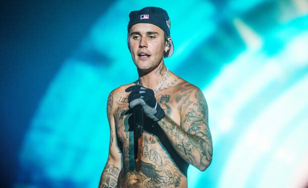 Justin Bieber impersonator Dupes DJ, Performs on Stage 1 Justin Bieber