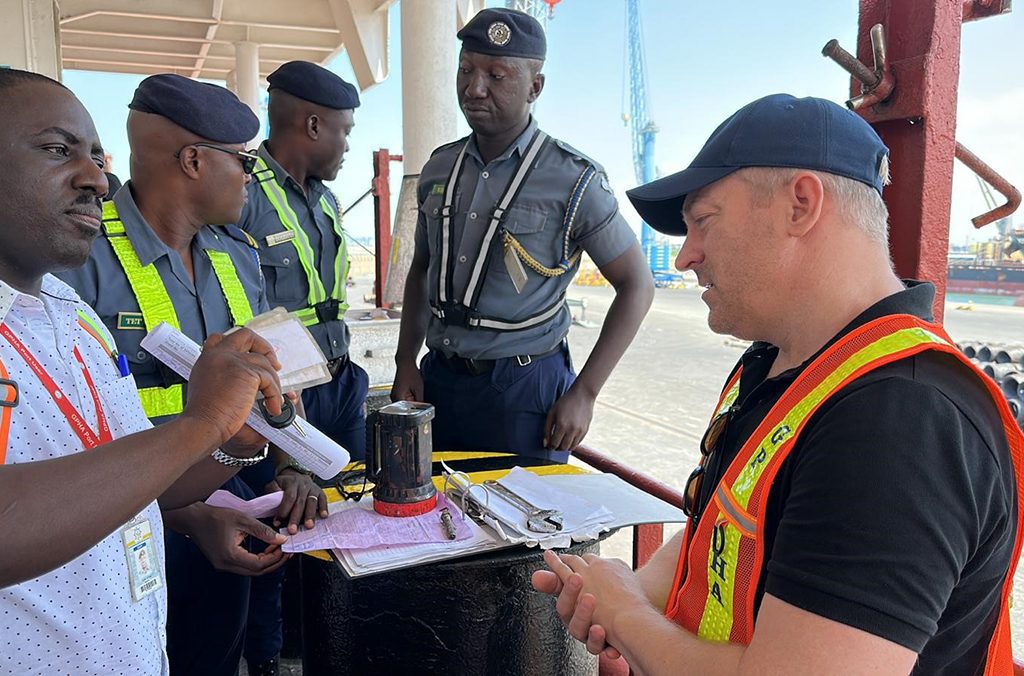57d1a13ebdd2 6 Ghana Police work