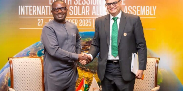 Energy Minister with ISA Director-General
