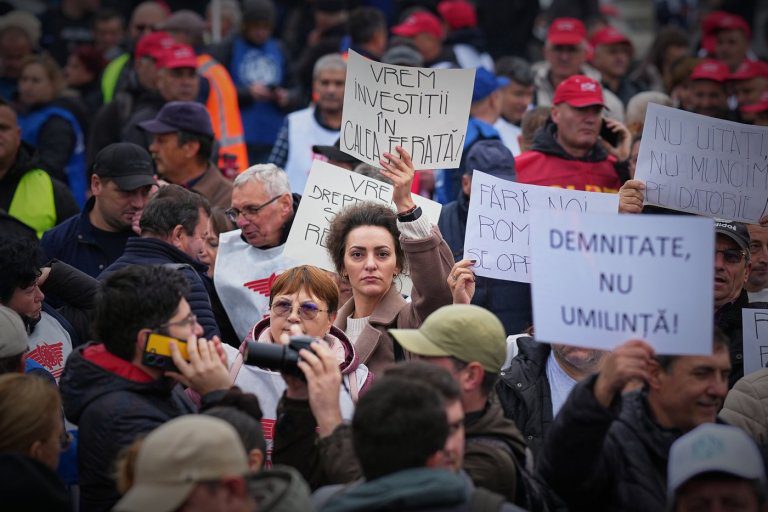 Thousands Protest Against Romanian Government's Austerity Measures 3 7697a1f155364f9c5f00f6e4accf43816bd9d23c17c8b15e19a7f7f67c5e9a38