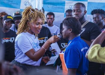 Shay Concert Fever Hits Weija–Kasoa as Wendy Shay Hands Out Phones, Cash to Adoring Fans