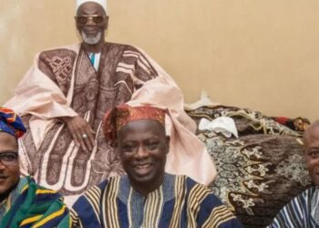 Lands Minister and his delegation with Yaa Naa