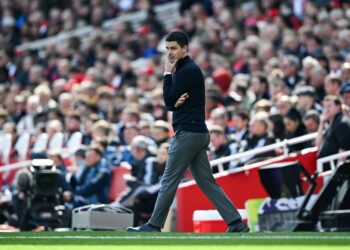 Mikel Arteta watches on from his technical area