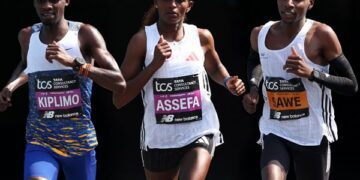 Assena (middle) at the London Marathon