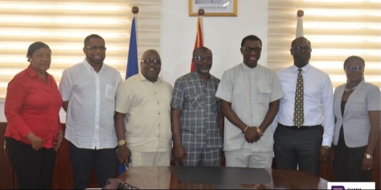 Dr. Awal Mohammed, Deputy Director-General of the GSA, with SLRSA Delegation