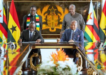 Ghana's President John Dramani Mahama and Zimbabwe President Emmerson Mnangagwa with their respective foreign affairs