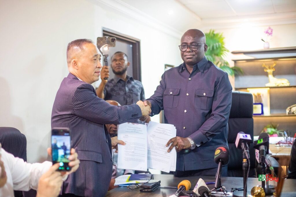 Hon. Eric Opoku Minister for Food and Agriculture with Sentuo Group Limited Delegation 2