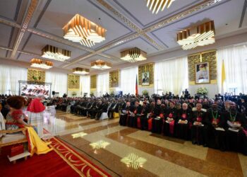 Pope Leo XIV meets with authorities, civil society and the diplomatic corps of Cameroon