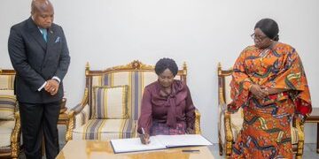Vice President Meets Foreign Ministry,  Commends Women Representation
