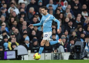 Bernardo Silva in possession of the ball for Manchester City