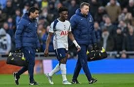 Mohammed Kudus walks off after picking a thigh injury against Sunderland