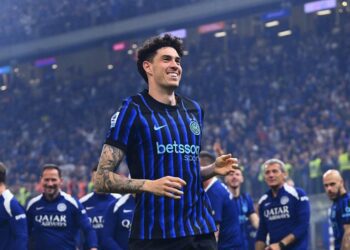 Alessandro Bastoni celebrate the Scudetto title with the inter Milan fans