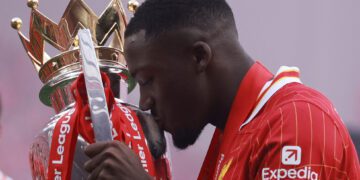 Ibrahima Konaté kisses the Premier League trophy