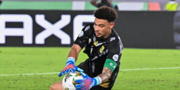 Rowen Williams makes a comfortable save