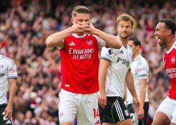 Victor Gyokeres puts up his mask celebration after scoring against Fulham at the Emirates Stadium
