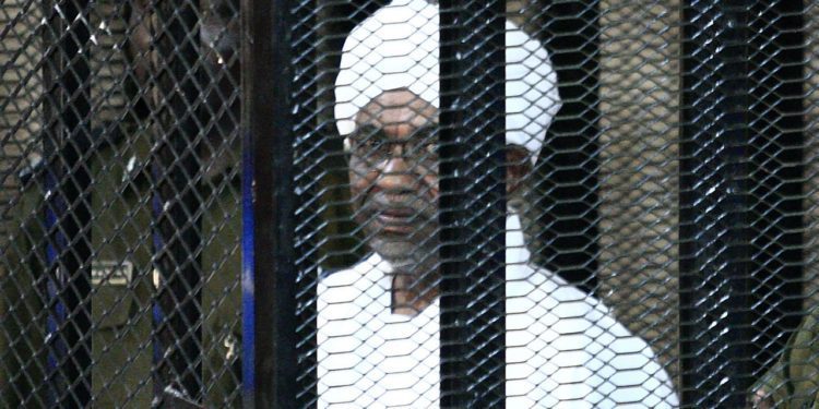 (FILES) In this file photo taken on August 31, 2019, Sudan’s ex-president Omar al-Bashir appears in court in the capital Khartoum to face charges of illegal acquisition and use of foreign funds. – Sudan’s former president, ousted amid a popular pro-democracy uprising last year, went on trial on July 21, 2020 over the military coup that brought him to power more than three decades ago. It is the first time in the modern history of the Arab world that the architect of a coup goes on trial. Bashir, 76, could face the death penalty if convicted over the 1989 Islamist-backed overthrow of the democratically elected government of prime minister Sadek al-Mahdi. (Photo by Ebrahim HAMID / AFP)