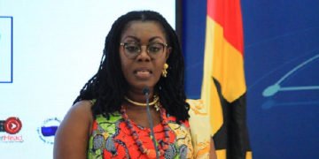The Minister for Communications and Digitalisation, Ursula Owusu-Ekuful has called for the issuance of licenses to regulate and legally recognize cybersecurity service providers and experts in the country.