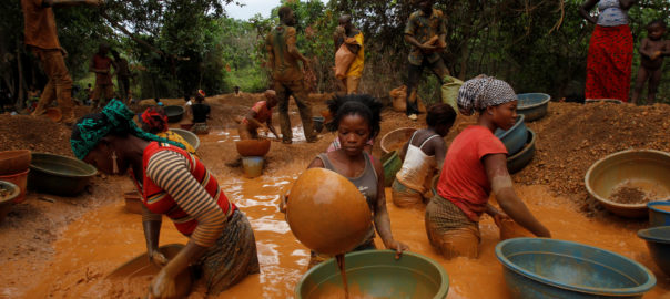 MFM Ivory Coast Gold Miners 604x270 1